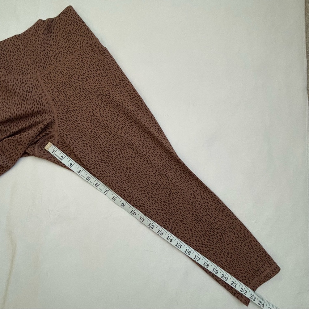 Athleta Salutation Stash Pocket 7/8 Tights Leggings Shanti Animal Beige Large - Picture 13 of 13